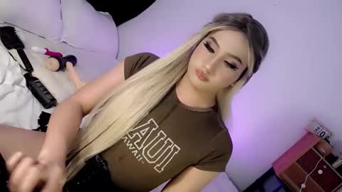 Snapshot of deluxetgirl69 chatting on 01/13/25, 11:49 Chesca online show from 01/13/25, 11:49