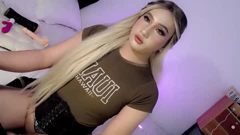 Snapshot of deluxetgirl69 chatting on 01/20/25, 03:28 Chesca online show from 01/20/25, 03:28