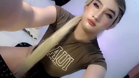 Snapshot of deluxetgirl69 chatting on 01/30/25, 09:36 Chesca online show from 01/30/25, 09:36