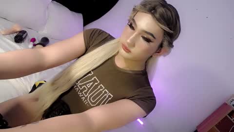 Snapshot of deluxetgirl69 chatting on 01/31/25, 12:50 Chesca online show from 01/31/25, 12:50