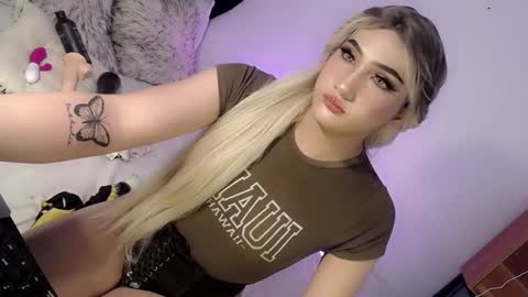 Snapshot of deluxetgirl69 chatting on 02/06/25, 12:26 Chesca online show from 02/06/25, 12:26