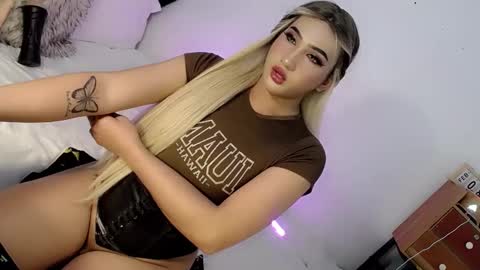 Snapshot of deluxetgirl69 chatting on 02/09/25, 09:39 Chesca online show from 02/09/25, 09:39