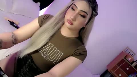 Snapshot of deluxetgirl69 chatting on 09/18/25, 07:54 Chesca online show from 09/18/25, 07:54