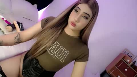 Snapshot of deluxetgirl69 chatting on 10/09/25, 08:34 Chesca online show from 10/09/25, 08:34