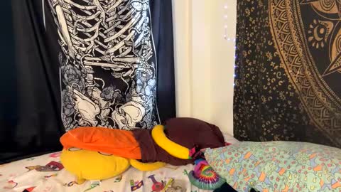 Snapshot of deluxxxeblu chatting on 12/19/24, 07:51 TankinBody online show from 12/19/24, 07:51