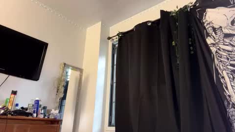 Snapshot of deluxxxeblu chatting on 01/29/25, 07:11 TankinBody online show from 01/29/25, 07:11