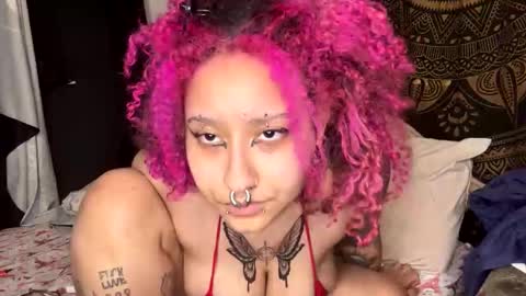 Snapshot of deluxxxeblu chatting on 02/25/25, 04:46 TankinBody online show from 02/25/25, 04:46