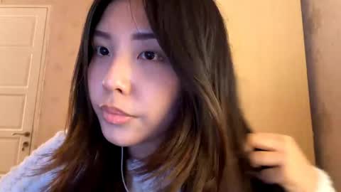 Snapshot of demetriadelapuente chatting on 04/16/26, 08:37 Hannah online show from 04/16/26, 08:37