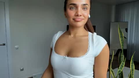 Snapshot of demetricekorf chatting on 05/13/26, 09:28 Anna online show from 05/13/26, 09:28