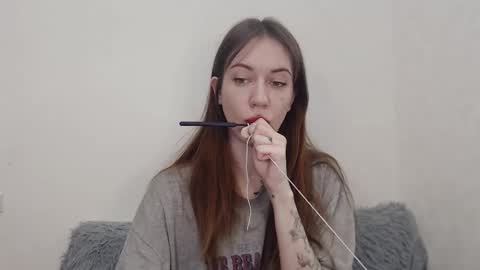 Snapshot of demiamour chatting on 10/31/25, 04:24 Demi. not your babybabebb and other shit online show from 10/31/25, 04:24