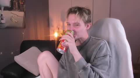 Snapshot of demianenglen chatting on 09/27/25, 01:27 demianenglen online show from 09/27/25, 01:27