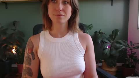 Snapshot of demmetria chatting on 12/19/25, 05:09 demmetria online show from 12/19/25, 05:09