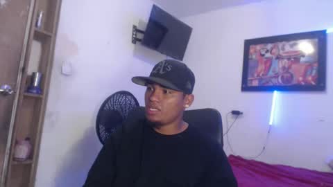 Snapshot of demol_latin chatting on 12/15/25, 02:10 MASTER DAV online show from 12/15/25, 02:10