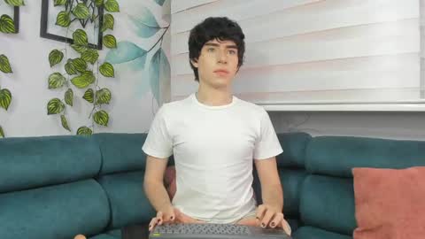 Snapshot of demon_foxx chatting on 04/29/26, 02:10 online show from 04/29/26, 02:10