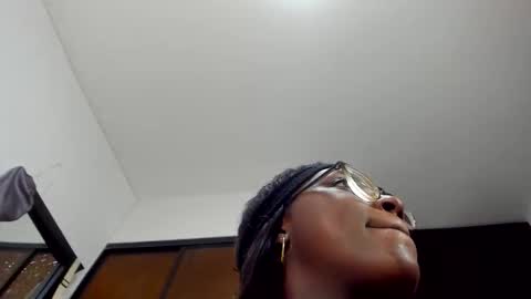 Snapshot of demonychloe chatting on 03/28/26, 01:38 demonychloe online show from 03/28/26, 01:38