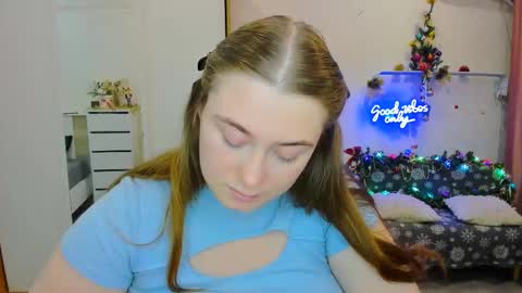 Snapshot of demure_soul chatting on 12/03/24, 03:09 Sophie online show from 12/03/24, 03:09