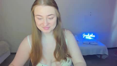 Snapshot of demure_soul chatting on 02/22/25, 05:23 Sophie online show from 02/22/25, 05:23