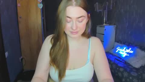 Snapshot of demure_soul chatting on 02/27/25, 06:18 Sophie online show from 02/27/25, 06:18