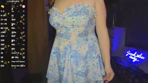 Snapshot of demure_soul chatting on 03/03/25, 04:47 Sophie online show from 03/03/25, 04:47