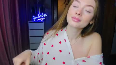 Snapshot of demure_soul chatting on 09/13/25, 04:23 Sophie online show from 09/13/25, 04:23