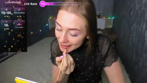 Snapshot of demure_soul chatting on 10/18/25, 12:17 Sophie online show from 10/18/25, 12:17