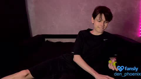 Snapshot of den_phoenix_ chatting on 04/22/26, 02:03 Den Shorty online show from 04/22/26, 02:03