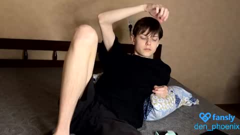 Snapshot of den_phoenix_ chatting on 06/18/26, 11:20 Den Shorty online show from 06/18/26, 11:20
