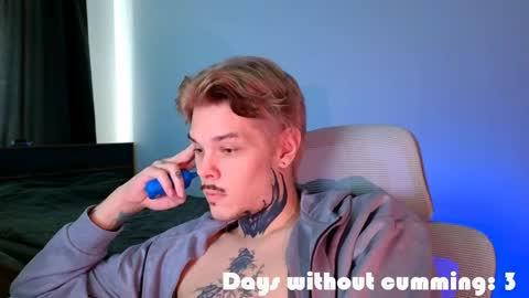 Snapshot of denis_here chatting on 04/22/26, 11:01 Denis online show from 04/22/26, 11:01