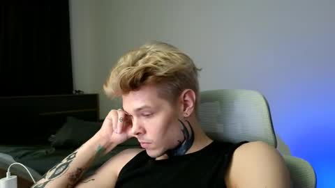 Snapshot of denis_here chatting on 05/15/26, 04:58 Denis online show from 05/15/26, 04:58