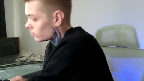 Snapshot of denis_here chatting on 05/26/26, 02:13 Denis online show from 05/26/26, 02:13