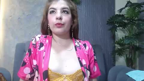 Snapshot of denise_babe_ chatting on 10/25/25, 12:34 Laura online show from 10/25/25, 12:34