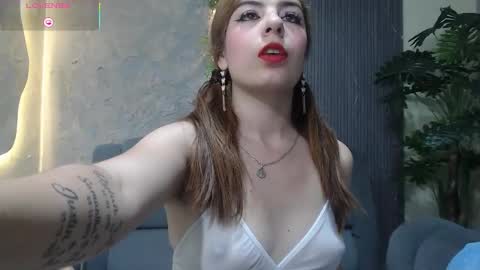 Snapshot of denise_babe_ chatting on 10/26/25, 12:22 Laura online show from 10/26/25, 12:22