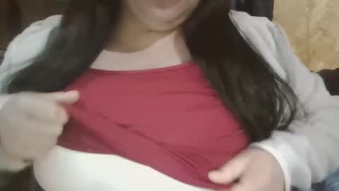 Snapshot of denisse131015 chatting on 12/19/25, 03:13 curvy top online show from 12/19/25, 03:13