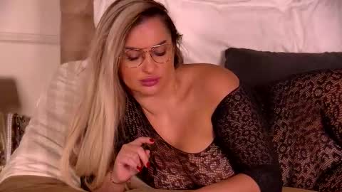 Ela online show from 01/12/26, 01:33