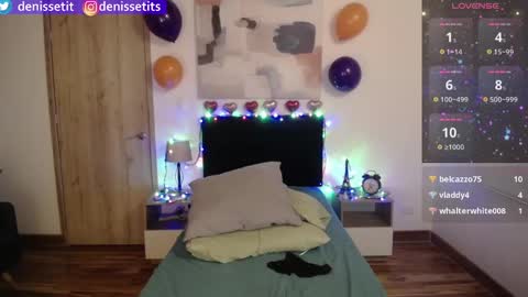 Snapshot of denissetits chatting on 02/10/25, 11:23    online show from 02/10/25, 11:23