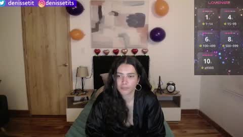 Snapshot of denissetits chatting on 02/11/25, 08:31    online show from 02/11/25, 08:31