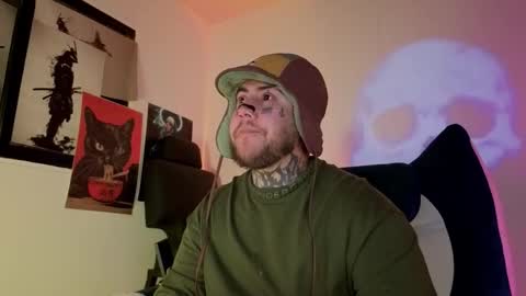 Snapshot of denjig chatting on 11/04/25, 03:16 Oliver online show from 11/04/25, 03:16