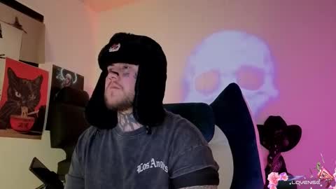 Snapshot of denjig chatting on 11/05/25, 03:06 Oliver online show from 11/05/25, 03:06