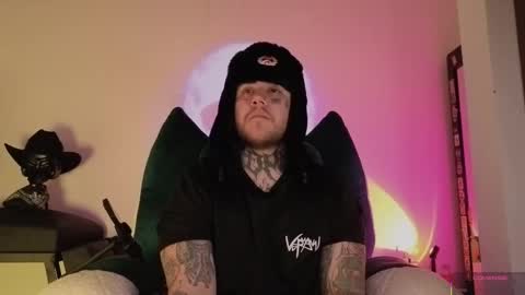 Snapshot of denjig chatting on 11/18/25, 03:45 Oliver online show from 11/18/25, 03:45