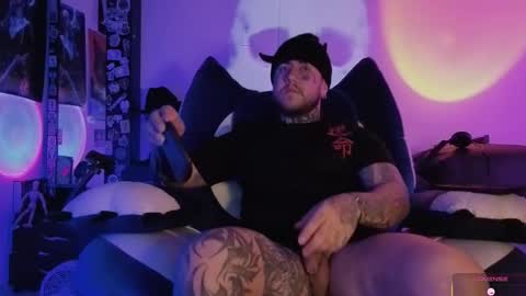 Snapshot of denjig chatting on 12/01/25, 03:00 Oliver online show from 12/01/25, 03:00