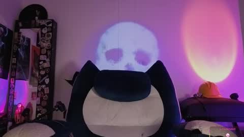 Snapshot of denjig chatting on 12/23/25, 03:04 Oliver online show from 12/23/25, 03:04