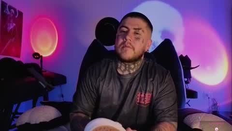 Snapshot of denjig chatting on 01/18/26, 03:54 Oliver online show from 01/18/26, 03:54