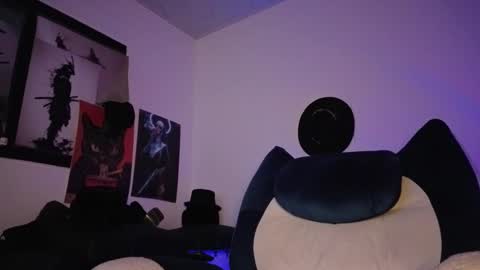 Snapshot of denjig chatting on 02/07/26, 03:21 Oliver online show from 02/07/26, 03:21