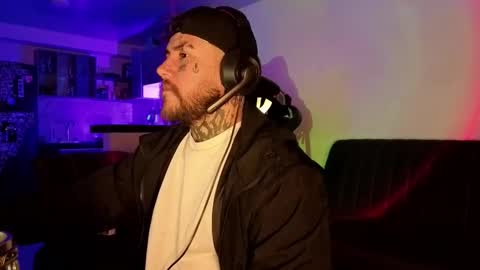 Snapshot of denjig chatting on 02/25/26, 04:11 Oliver online show from 02/25/26, 04:11