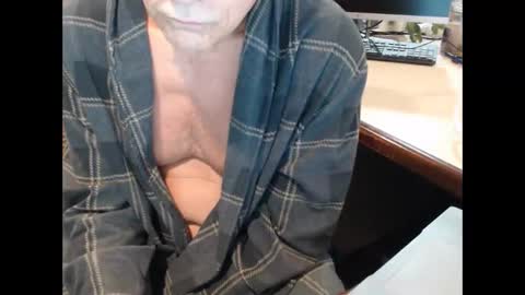 Snapshot of denn_jett chatting on 12/18/25, 10:21 Den Jet online show from 12/18/25, 10:21