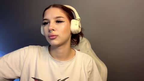 Snapshot of dennamclendon chatting on 04/20/26, 09:01 Sandra online show from 04/20/26, 09:01