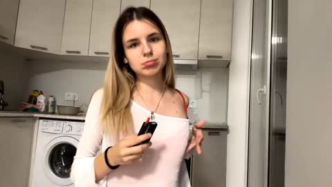 Denni online show from 09/14/25, 06:07