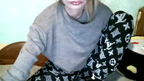 Snapshot of dennisxcarol chatting on 10/18/25, 07:25 DennisXCarol online show from 10/18/25, 07:25