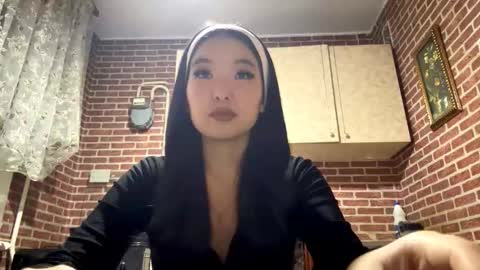 Emma online show from 11/11/25, 02:28