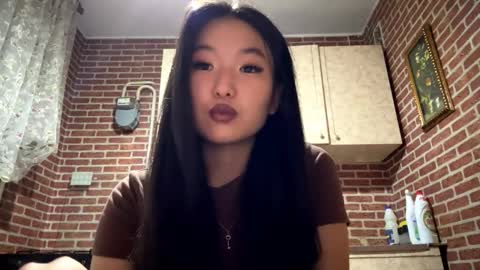 Snapshot of denysebernacchi chatting on 12/16/25, 02:22 Emma online show from 12/16/25, 02:22